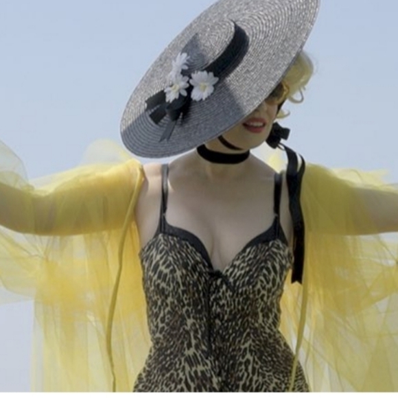 "Perle" Hood London by Adele Mildred - Picture 2 of 8